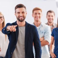 עוד מידע על מענה אנושי תומך מכירות