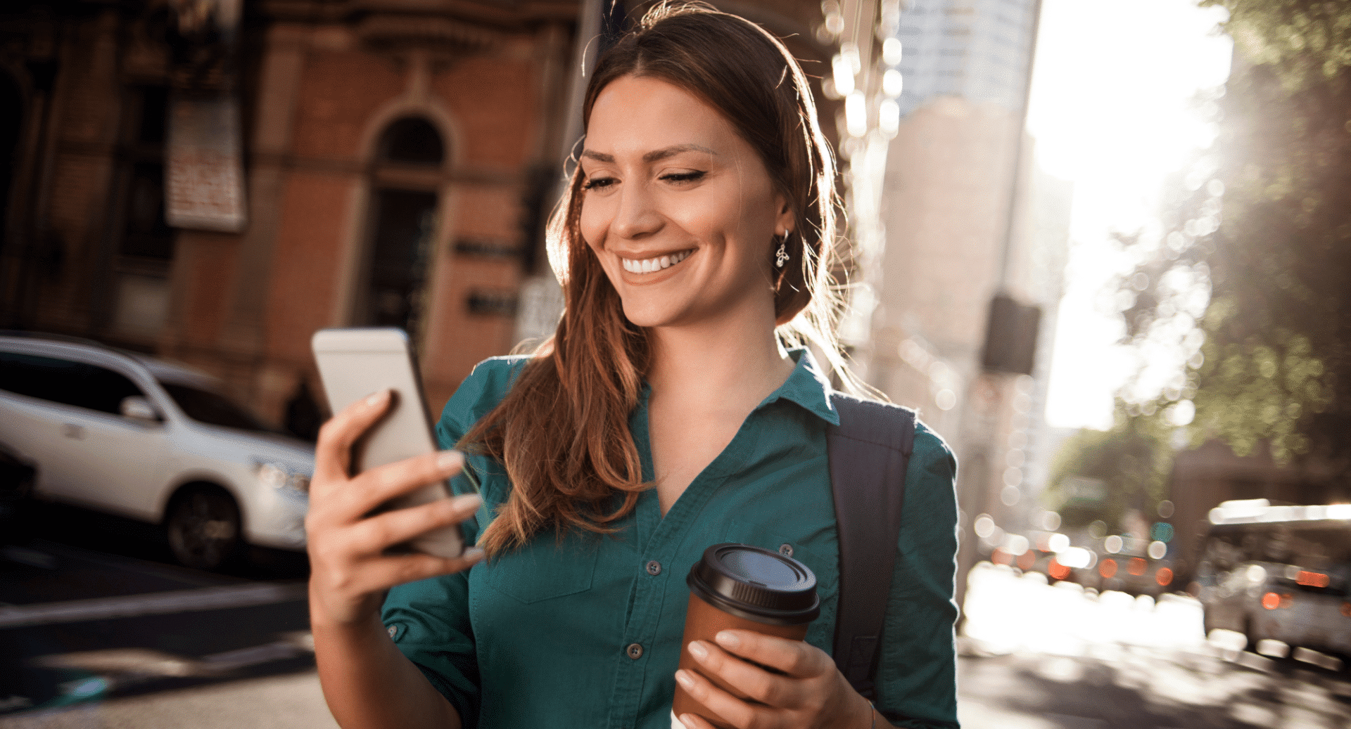 חייכו, תאמינו לנו ששומעים חיוך גם מאחורי קו הטלפון